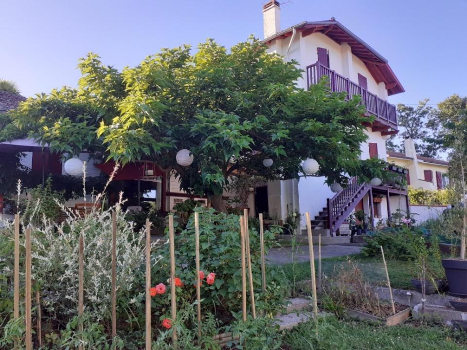 Au Bosquet: Tranquil Retreat with Breakfast Near Town Center Bed & Breakfast Salies-de-Bearn Exterior photo