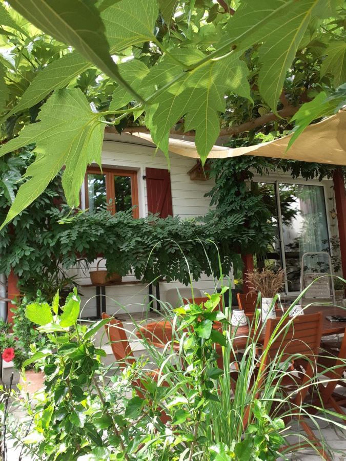 Au Bosquet: Tranquil Retreat with Breakfast Near Town Center Bed & Breakfast Salies-de-Bearn Exterior photo